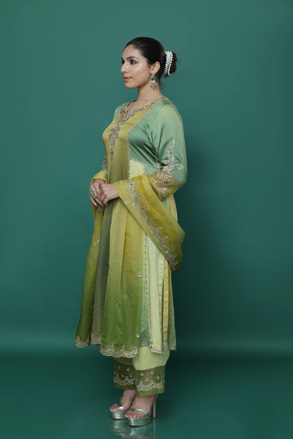 Sara Kalidar Kurta Set